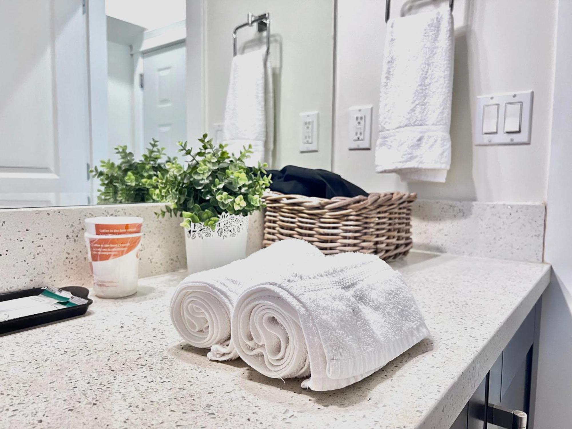 Si & Daniel Home Near Yvr Airport & Skytrain Separate Entry Free Parking Richmond Eksteriør bilde